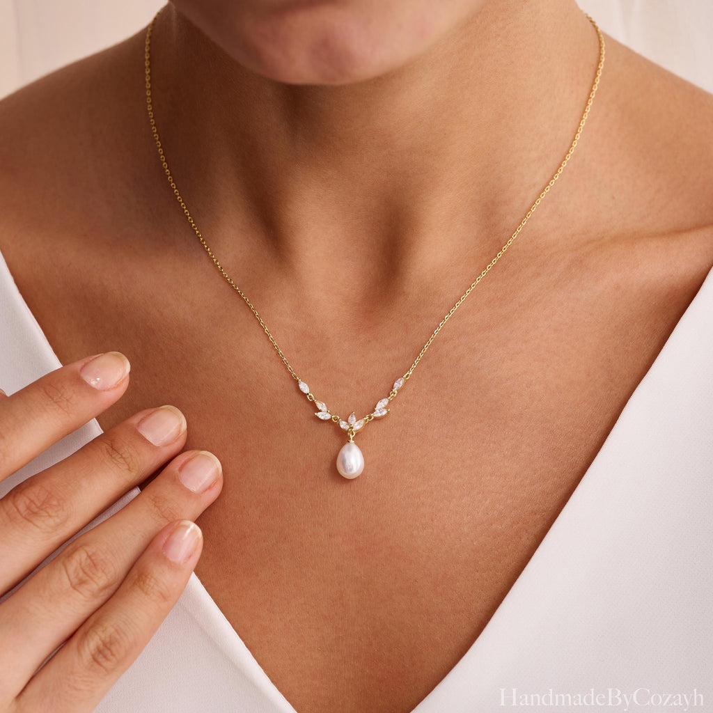 Dainty Freshwater Pearl Necklace with Diamond, Gold Leaf Diamond Pearl Necklace, Wedding Jewelry, Bridal Gift, Mothers Day Gift for Her