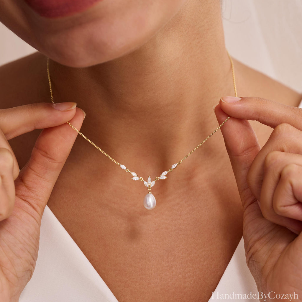 Dainty Freshwater Pearl Necklace with Diamond, Gold Leaf Diamond Pearl Necklace, Wedding Jewelry, Bridal Gift, Mothers Day Gift for Her