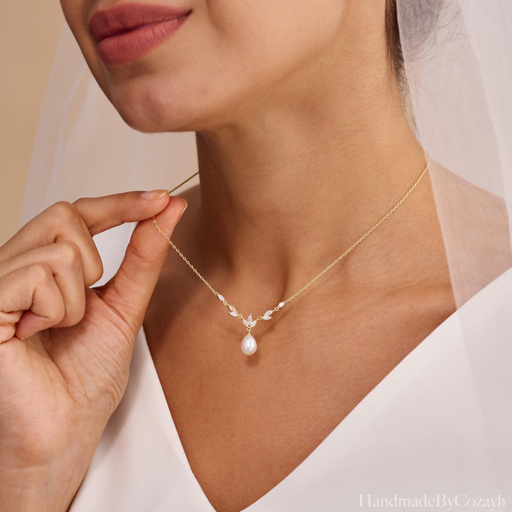 Dainty Freshwater Pearl Necklace with Diamond, Gold Leaf Diamond Pearl Necklace, Wedding Jewelry, Bridal Gift, Mothers Day Gift for Her
